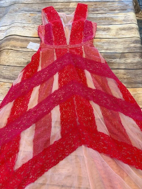 NEW BCBGMaxAzria Red Lace High-Low Tulle Skirt - Picture 4 of 12